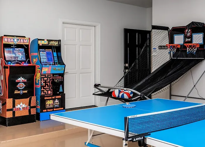 Diamond Mtn Oasiswaterslidepickleball Scottsdale